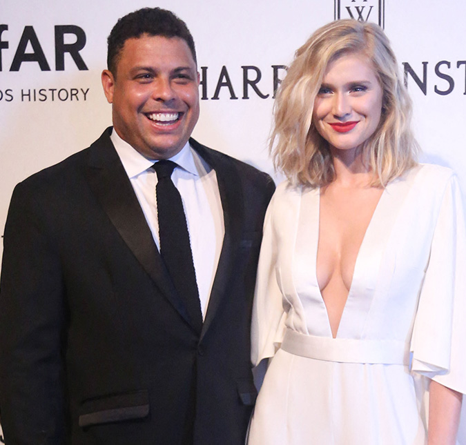 Ronaldo Fenômeno e Celina Locks anunciam noivado depois de oito anos de relacionamento: <i>Te amo para sempre</i>