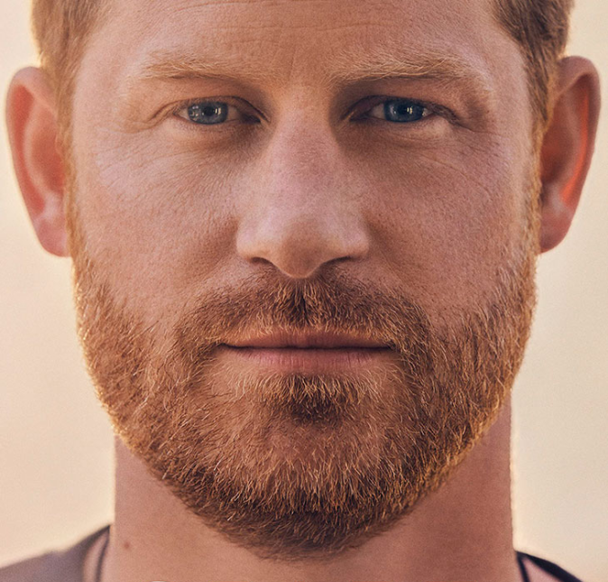 Algumas vezes, os livros chegam às prateleiras com diversas polêmicas por sua volta. Não é novidade, por exemplo, que Príncipe Harry vem causando muito bafafá nos últimos tempos. Na sua recente biografia publicada, Spare, o britânico relata brigas e agressões com William, uso de drogas e mortes causadas pelo príncipe durante missões no Afeganistão. A família real britânica está exposta a diversos pontos polêmicos abordados pelo ruivo. Eita! Mas ele não é o único. A seguir, veja os livros que já causaram polêmica! Algumas vezes, os livros chegam às prateleiras com diversas polêmicas por sua volta. Não é novidade, por exemplo, que Príncipe Harry vem causando muito bafafá nos últimos tempos. Na sua recente biografia publicada, Spare, o britânico relata brigas e agressões com William, uso de drogas e mortes causadas pelo príncipe durante missões no Afeganistão. A família real britânica está exposta a diversos pontos polêmicos abordados pelo ruivo. Eita! Mas ele não é o único. A seguir, veja os livros que já causaram polêmica!