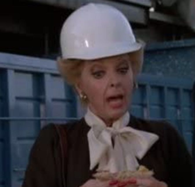 Também no dia 11 de janeiro Carole Cook, atriz conhecida por The Lucy Show e Gatinhas & Gatões, morreu aos 98 anos de idade. O fato ocorreu três dias antes do aniversário da estrela. Sua morte foi anunciada pelo marido Tom Troupe ao Deadline e a causa seria uma insuficiência cardíaca. A atriz nasceu em Abilene, no Texas, tendo sua estreia na Broadway em 1954 . Depois de se mudar para Los Angeles, ela fez participações especiais em sitcoms como The Lucy Show e Here's Lucy. Mas a atriz ficou realmente conhecida por interpretar a avó da personagem de Molly Ringwald em Gatinhas e Gatões, de 1984, e na animação Nem que a Vaca Tussa, quando deu voz à fazendeira Pearl. Na Broadway, fez aparições no palco em produções de Call Me Madam, Pal Joey, e The Lion in Winter, este último entre os shows co-estrelado pelo marido. Força para a família!