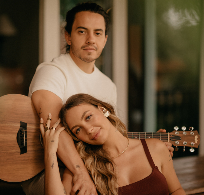 Em entrevista, duo <I>Mar Aberto</i> lançam <I>single</i> e falam sobre a espera do primeiro filho