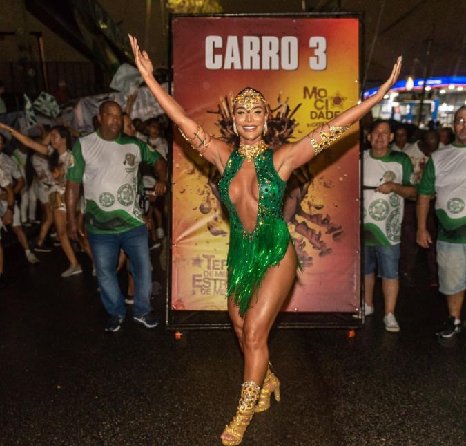 A ex A Fazenda ainda arrasou no look para um ensaio técnico