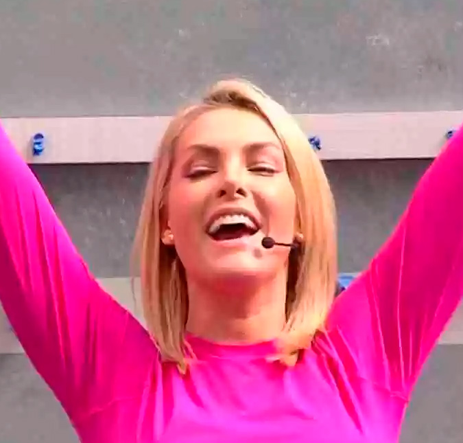 Ana Hickmann mostra momento descontraído nos bastidores do <I>Hoje em Dia</i>