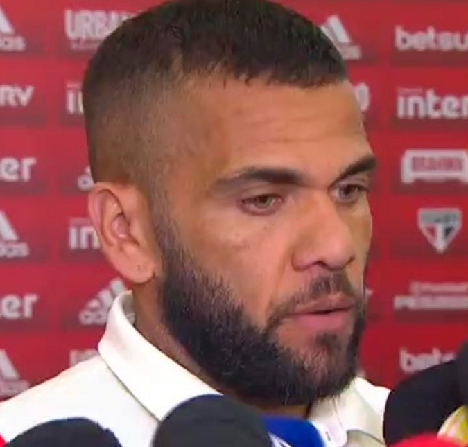 Em meio à acusações de assédio sexual, câmera de boate flagra Daniel Alves com vítima, diz jornal espanhol
