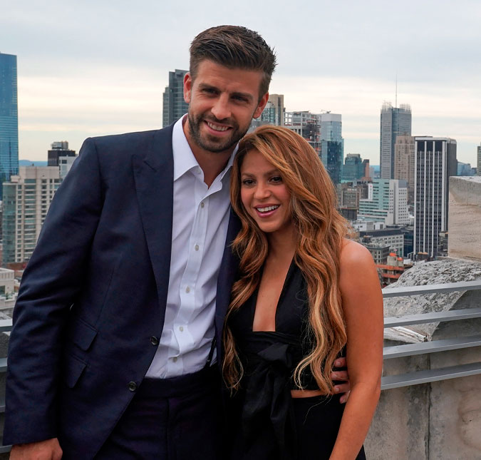 Gerard Piqué vai buscar os filhos e Shakira o faz esperar na porta de casa, diz jornal