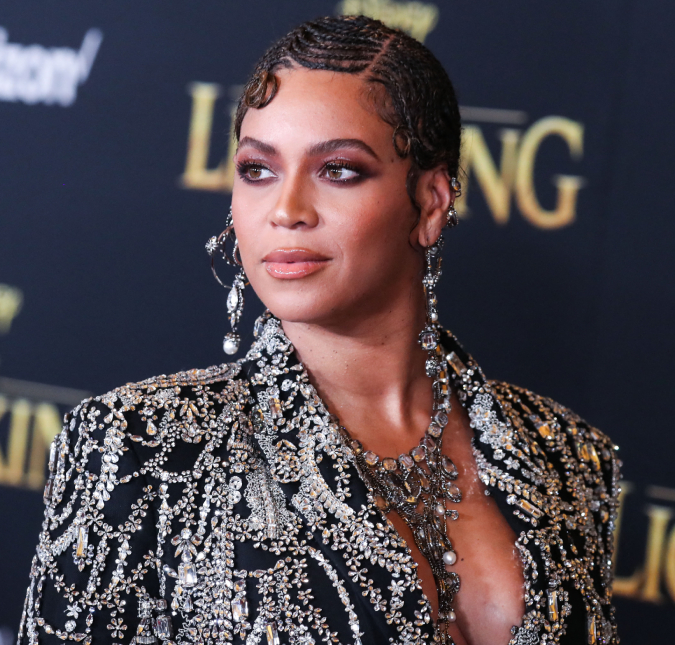 Beyoncé divide palco com Blue Ivy em <I>show</i> bombástico em Dubai; veja vídeos!