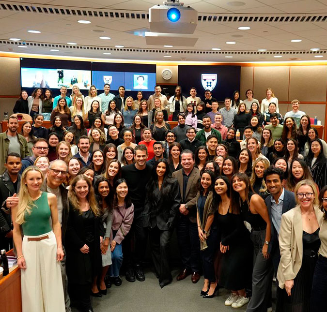 Kim Kardashian faz palestra em Harvard e comemora: <i>Estou tão orgulhosa</i>