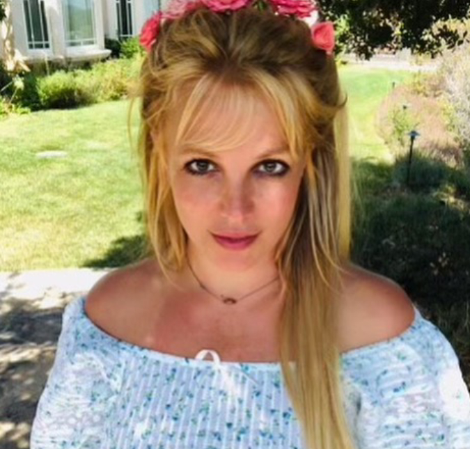 Britney Spears se posiciona e pede respeito após a polícia ir à sua casa