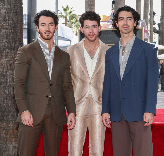 Jonas Brothers anunciam novo álbum depois de receberem estrela na Calçada da Fama de Hollywood