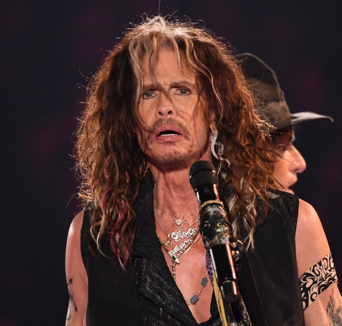 Steven Tyler, vocalista do <i>Aerosmith</i>, é indiciado por abuso sexual contra menor de idade