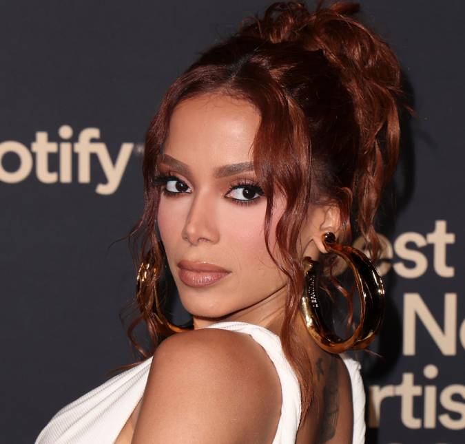 Anitta faz <i>show</i> em festa pré-<i>Grammy</i> e coleciona fãs famosos