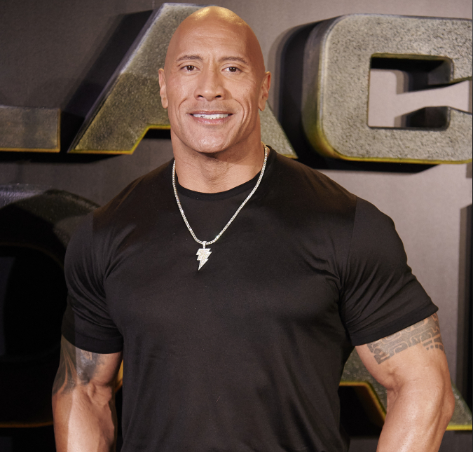 Dwayne Johnson, o famoso The Rock, mostra carro da mãe após acidente: <i>Ela é uma sobrevivente</i>