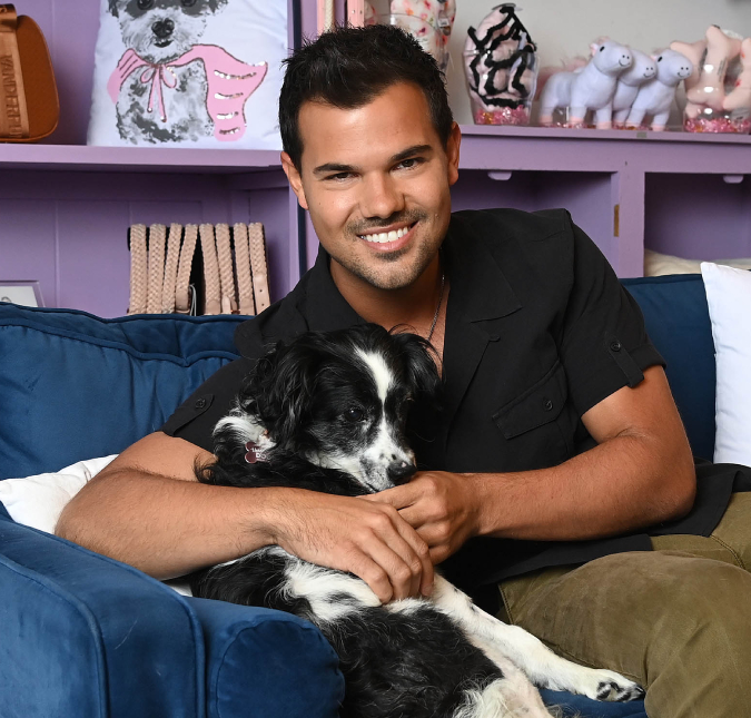 Taylor Lautner comenta que rivalidade criada pelos fãs de <I>Crepúsculo</i> atrapalhou na amizade dele com Robert Pattinson
