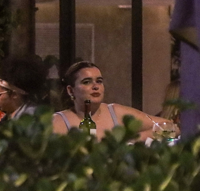 Barbie Ferreira, de <I>Euphoria</I>, é vista em restaurante no Rio de Janeiro
