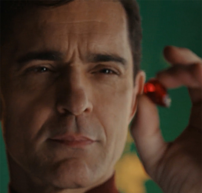 Ele está de volta! <i>Netflix</i> divulga imagens de nova série <i>Berlim</i>, derivada de <i>La Casa de Papel</i>; assista!