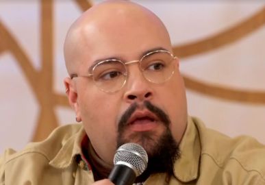 Tiago Abravanel fala sobre <i>BBB24</i> e cita saúde mental: <i>Não há nenhum prêmio que valha mais que a nossa saúde mental</i>