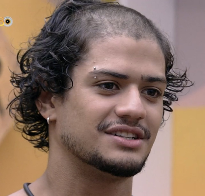 Gabriel raspa parte do cabelo, quarto deserto rachado e mais... Veja tudo que rolou durante a madrugada no <i>BBB23</i>