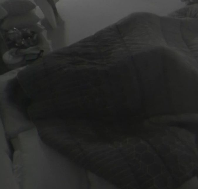 Como promessa é divida, Key e Gustavo movimentaram, e MUITO, o edredom no quarto do líder! Como promessa é divida, Key e Gustavo movimentaram, e MUITO, o edredom no quarto do líder!