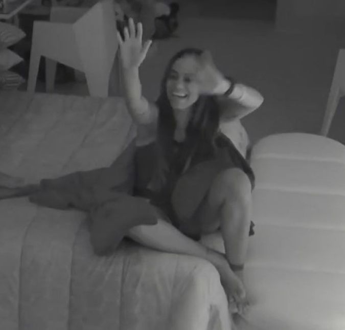 Durante uma conversa com alguns amigos, Key brincou ao dizer que irá acabar com Gustavo fora da casa, e até revelou um fetiche do amado: - A hora que catar esse homem, esquece. Já sei que ele gosta de chupada no peito. E aí, vocês estão shippando o casal? Será que teremos mais momentos calientes? Durante uma conversa com alguns amigos, Key brincou ao dizer que irá acabar com Gustavo fora da casa, e até revelou um fetiche do amado: - A hora que catar esse homem, esquece. Já sei que ele gosta de chupada no peito. E aí, vocês estão shippando o casal? Será que teremos mais momentos calientes?