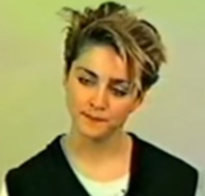 No ano de 1982, a cantora lançou o seu primeiro single, Everybody, e o álbum Madonna. Na época, ela estava com um cabelo bem curtinho. No ano de 1982, a cantora lançou o seu primeiro single, Everybody, e o álbum Madonna. Na época, ela estava com um cabelo bem curtinho.