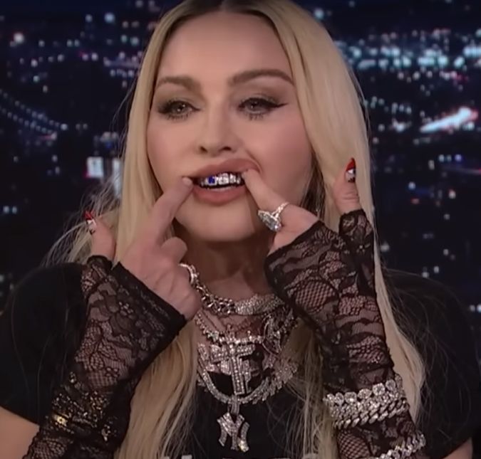 Aos 64 anos de idade, Madonna se tornou alvo de críticas após sua aparição no Grammy 2023 por conta de sua aparência. A repercussão do assunto foi tanta, que ela se pronunciou sobre o assunto em suas redes sociais e lamentou os ataques: Sou alvo do preconceito de idade e da misoginia que permeia a sociedade em que vivemos. Um mundo que se recusa a celebrar a mulher que passa dos 45 anos e sente a necessidade de atacá-la se ela continuar obstinada, trabalhadora e aventureira. Aos 64 anos de idade, Madonna se tornou alvo de críticas após sua aparição no Grammy 2023 por conta de sua aparência. A repercussão do assunto foi tanta, que ela se pronunciou sobre o assunto em suas redes sociais e lamentou os ataques: Sou alvo do preconceito de idade e da misoginia que permeia a sociedade em que vivemos. Um mundo que se recusa a celebrar a mulher que passa dos 45 anos e sente a necessidade de atacá-la se ela continuar obstinada, trabalhadora e aventureira.