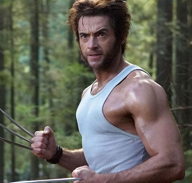 Hugh Jackman posa treinando na academia e tira o fôlego dos fãs O ator ainda aproveitou para dar uma indiretinha em seu amigo Ryan Reynolds