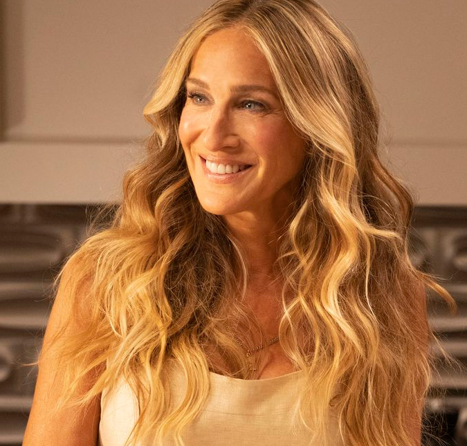 Sarah Jessica Parker leva fãs de <I>Sex And The City</i> à loucura ao gravar cena de beijo com antigo noivo de sua personagem