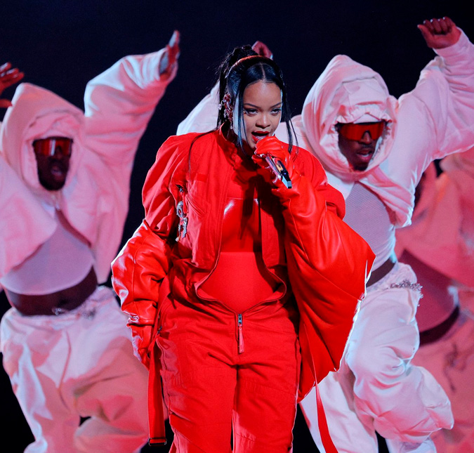 No <I>Super Bowl</i>, Rihanna usa <I>remix</i> de Rude Boy com <I>funk</i> brasileiro
