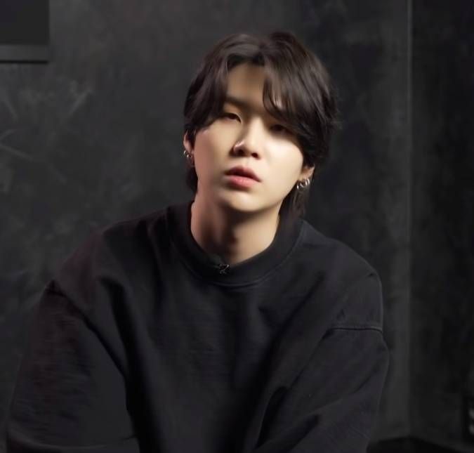 Suga, membro do BTS, anuncia turnê solo; confira! O Brasil não está incluso nas datas, mas fãs pedem por show