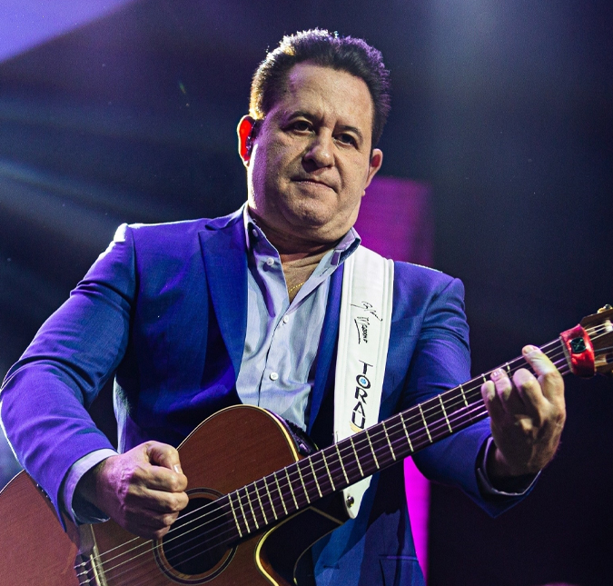 Sertanejo Marrone enfrentou crise de pânico após cirurgia de sete horas no rosto