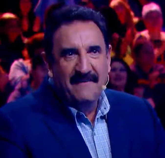 Ratinho defende Chris Flores por entrevista com a mãe de Larissa Manoela e dispara: <I>Assunto daquela menina lá</I>