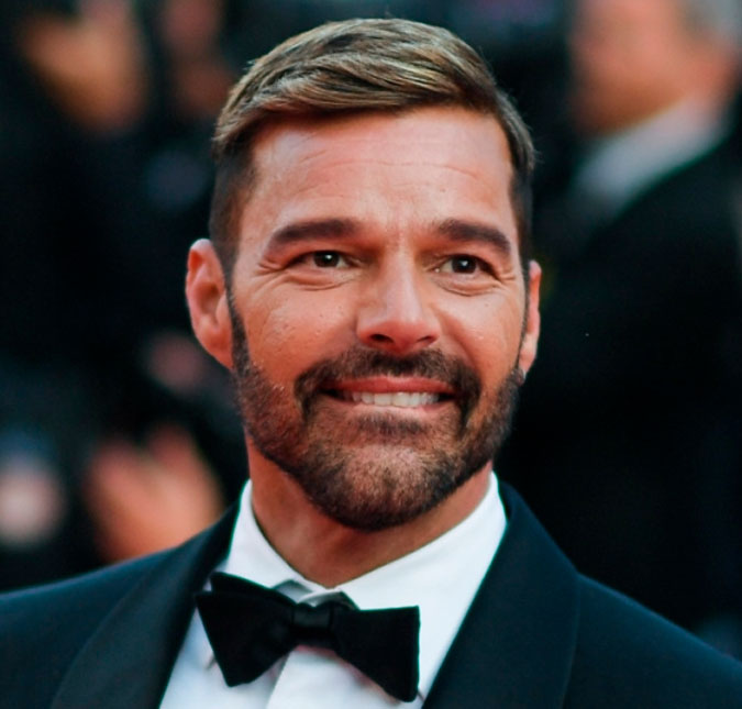 Ricky Martin surpreende seguidores com clique do filho no barbeiro: <i>Não é mais um bebê</i>