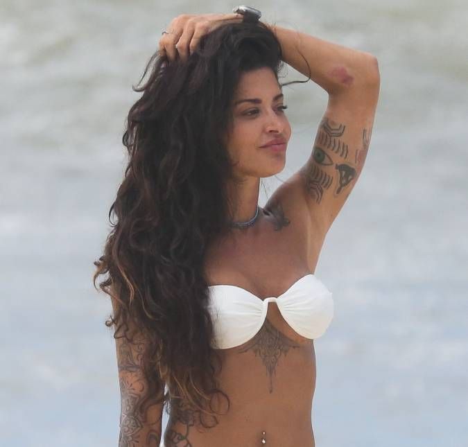 Aline Campos posta ensaio de fotos sem calcinha e sem sutiã, confira! A influenciadora se mostra ansiosa pelo Carnaval