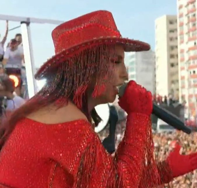 Ivete Sangalo foi a grande responsável por abrir o Carnaval de Salvador, no dia 16 de fevereiro. A cantora se apresentou no seu trio Pipoca e fez a alegria do público presente. Ivete Sangalo foi a grande responsável por abrir o Carnaval de Salvador, no dia 16 de fevereiro. A cantora se apresentou no seu trio Pipoca e fez a alegria do público presente.