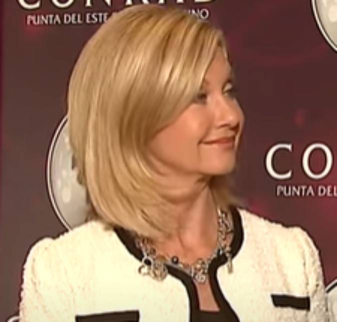 Marido de Olivia Newton-John revela que ainda conversa com a amada após sua morte