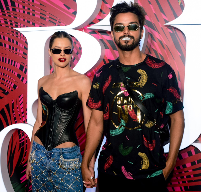 Rodrigo Simas e Agatha Moreira curtem Carnaval com batom de <I>glitter</I>