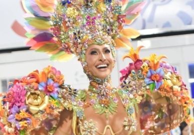 Sabrina Sato parabeniza Imperatriz Leopoldinense, escola campeã do Carnaval do Rio de Janeiro
