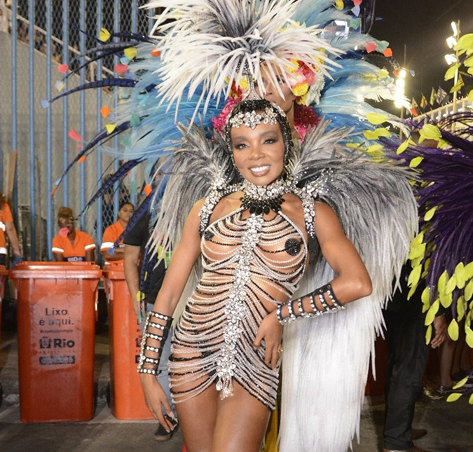 Thelma Assis comemora vitória de Mocidade Alegre no Carnaval de São Paulo