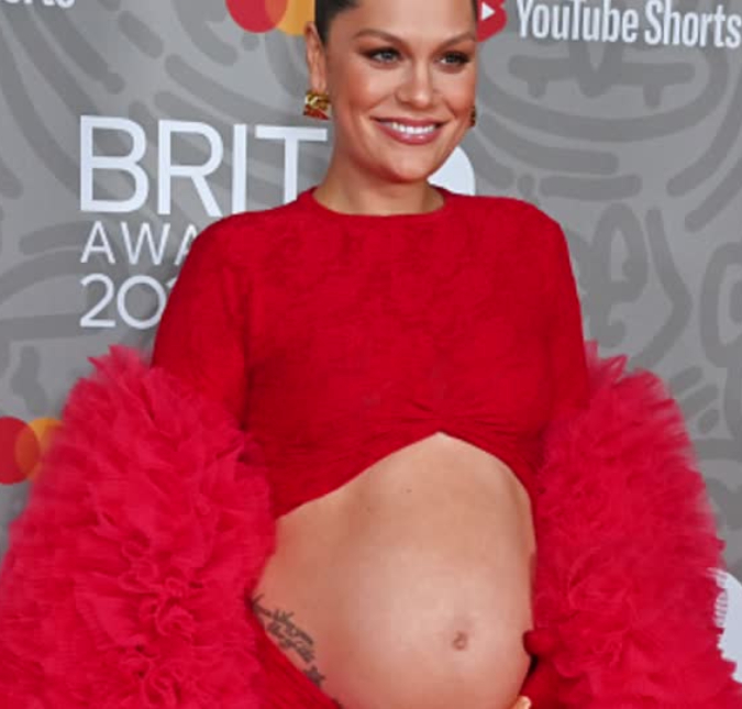 Vegana, Jessie J admite que comeu carne na gravidez: <I>Dando ao meu corpo o que ele quer</i>