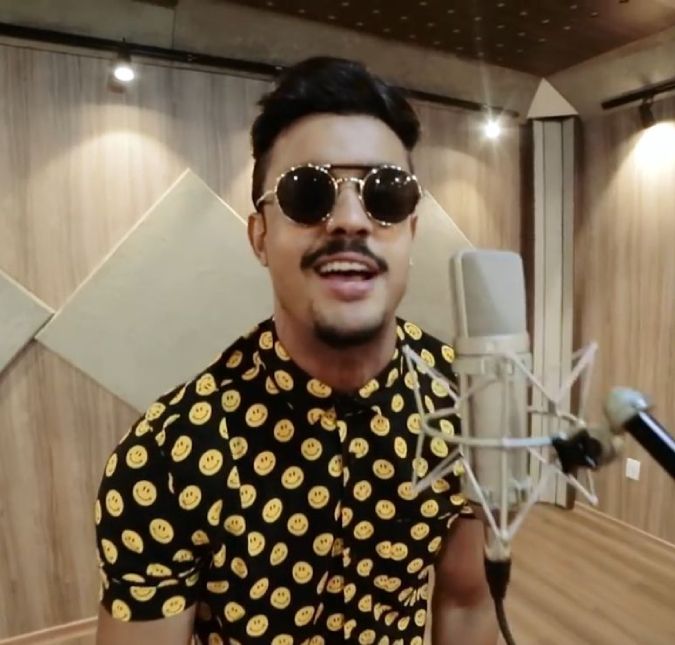 Cantor Lincoln Sena responde bem ao tratamento e deixa a UTI O artista foi diagnosticado com pneumomediastino posterior, que é presença de ar no mediastino (espaço entre os pulmões)