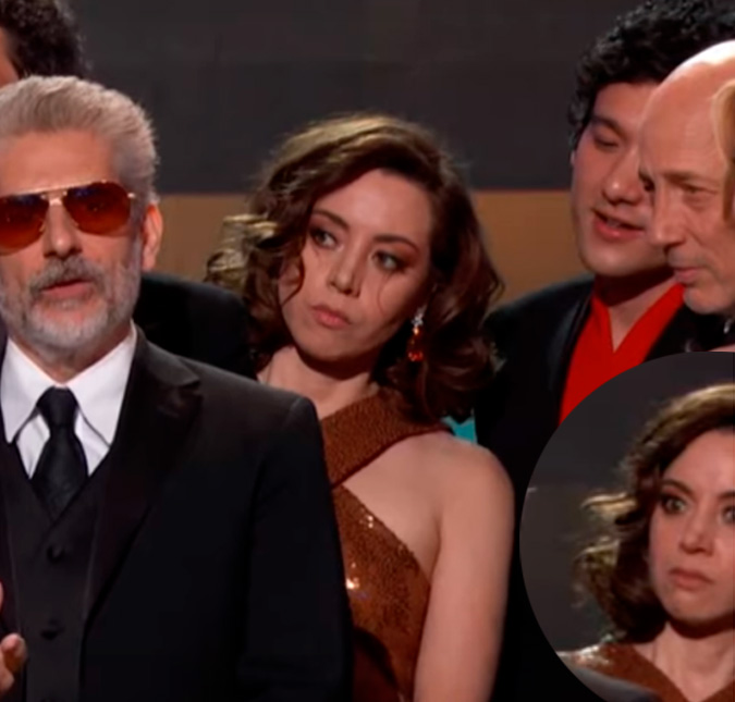 Aubrey Plaza viraliza ao perder a paciência no palco durante discurso de aceitação de prêmio no <i>SAG Awards</i>