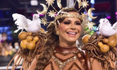 Viviane Araújo descarta aposentadoria do Carnaval e reforça: <I>As outras que lutem pelo posto</i>