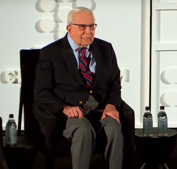 De acordo com a Academia de Artes e Ciências Cinematográfica, o renomado produtor de Hollywood, Walter Mirisch, morreu no dia 26 de fevereiro, aos 101 anos de idade. [A Academia] recebeu com profunda tristeza a notícia do falecimento de Walter. Ele teve um impacto poderoso na comunidade cinematográfica e na Academia... Sua paixão pelo cinema e pela Academia nunca fraquejou e ele se manteve um amigo e conselheiro querido. Mirisch trabalhou em clássicos das telonas, como Quanto Mais Quente Melhor, West Side Story e A Pantera Cor-de-Rosa. A causa da morte não foi divulgada.