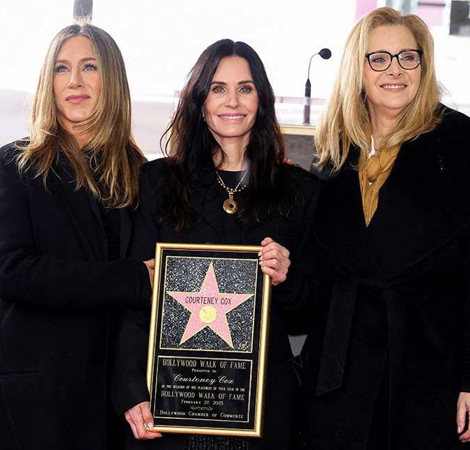 Courteney Cox se reúne com elenco de <i>Friends</i> e fala sobre acusação de Príncipe Harry ter experimentado drogas em sua casa; saiba mais