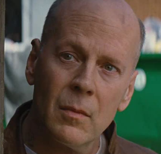 A notícia da aposentadoria de Bruce Willis da carreira de ator repercutiu na web junto com o diagnóstico de afasia. Aos 67 anos de idade, o ator foi diagnosticado com o distúrbio que está afetando suas habilidades cognitivas. A notícia da aposentadoria de Bruce Willis da carreira de ator repercutiu na web junto com o diagnóstico de afasia. Aos 67 anos de idade, o ator foi diagnosticado com o distúrbio que está afetando suas habilidades cognitivas.