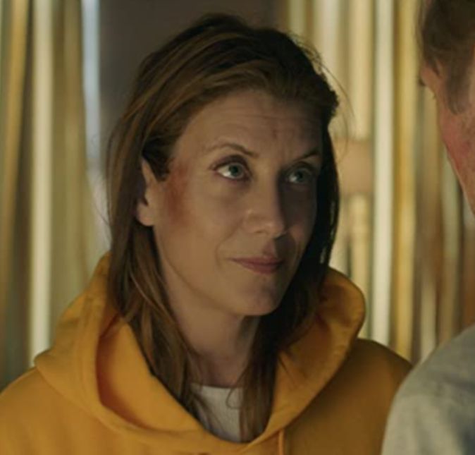 Famosa por seu papel em Grey's Anatomy, a atriz Kate Walsh também foi diagnosticada com afasia após descobrir um tumor cerebral em 2017. Dois anos depois, a artista revelou o caso à revista Cosmopolitan e contou que possuía dificuldade para pensar e pronunciar frases. Famosa por seu papel em Grey's Anatomy, a atriz Kate Walsh também foi diagnosticada com afasia após descobrir um tumor cerebral em 2017. Dois anos depois, a artista revelou o caso à revista Cosmopolitan e contou que possuía dificuldade para pensar e pronunciar frases.