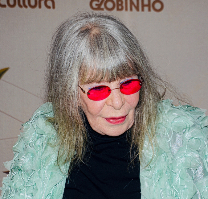 Após boatos de morte, filho de Rita Lee mostra cantora tomando sorvete: <i>Não caiam em fake news</i>