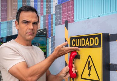 Tadeu Schmidt acalma Dania após expulsão ao vivo de Mc Guimê e Cara de Sapato no <I>BBB23</i>