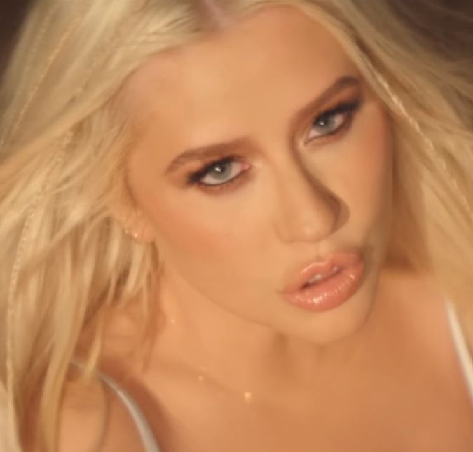 A cantora está participando da campanha Beauty on Your Terms