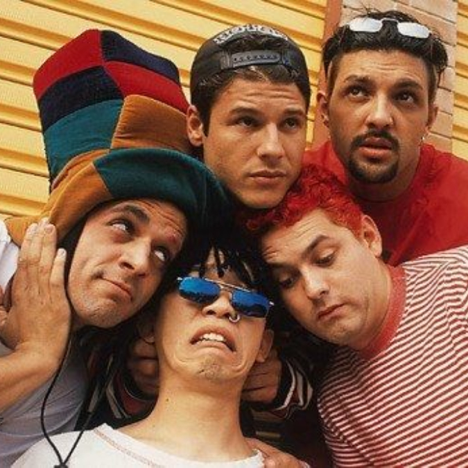 No dia em que acidente dos <i>Mamonas Assassinas</i> completa 27 anos, ex-namorada de Dinho relembra cantor e publica homenagem: <i>Saudade</i>