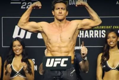Jake Gyllenhaal viraliza na <I>web</i> ao gravar cena de novo filme durante UFC